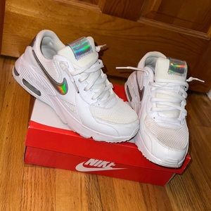 NIKE WOMENS AIR MAX EXCEE SNEAKER - WHITE